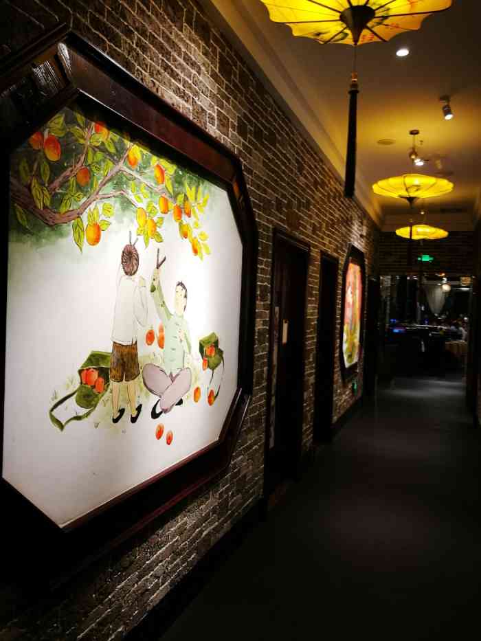 湘色满园(汇景时代广场店)-"朋友聚餐,店铺在花半里小区对面,位置很容