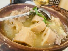 猪踭莲藕煲-津津菜馆(绝没分店)