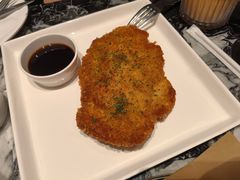 反内卷炸猪排-人民咖啡馆(四行仓库店)