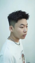 -一家只做男发烫染的店