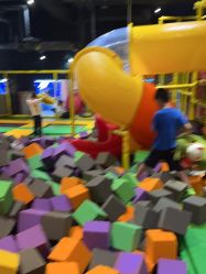 -蹦蹦跳跳(新奥购物中心店)