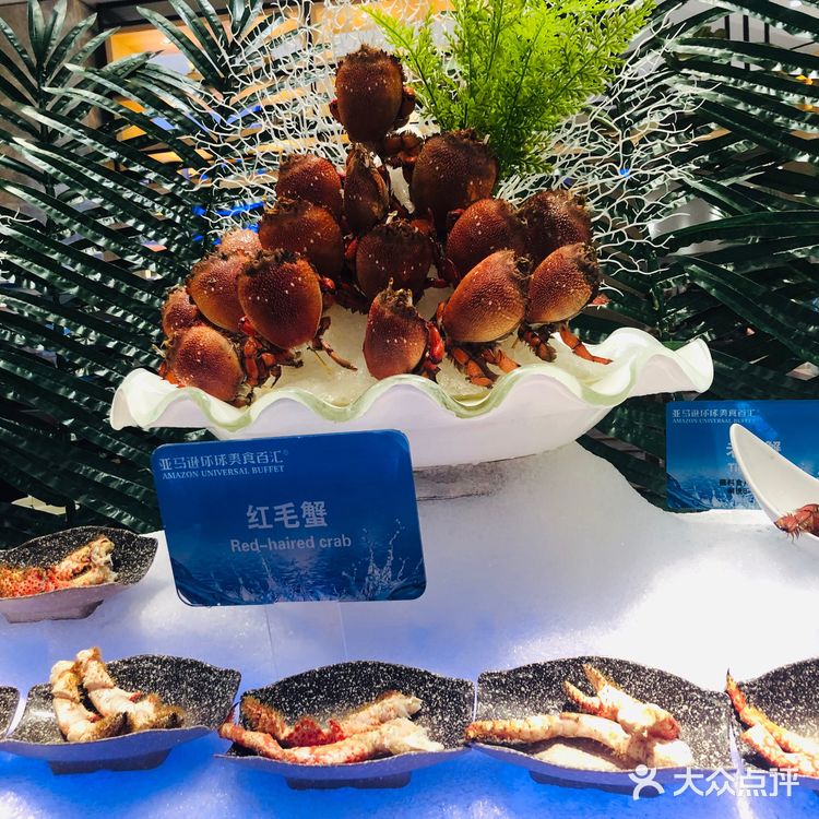 各种贝类 肉肉也很多 水果里面烤榴莲