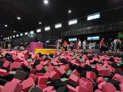 -嘿哟动霸CHUA·新潮玩运动娱乐中心·蹦床滑冰团建乐园