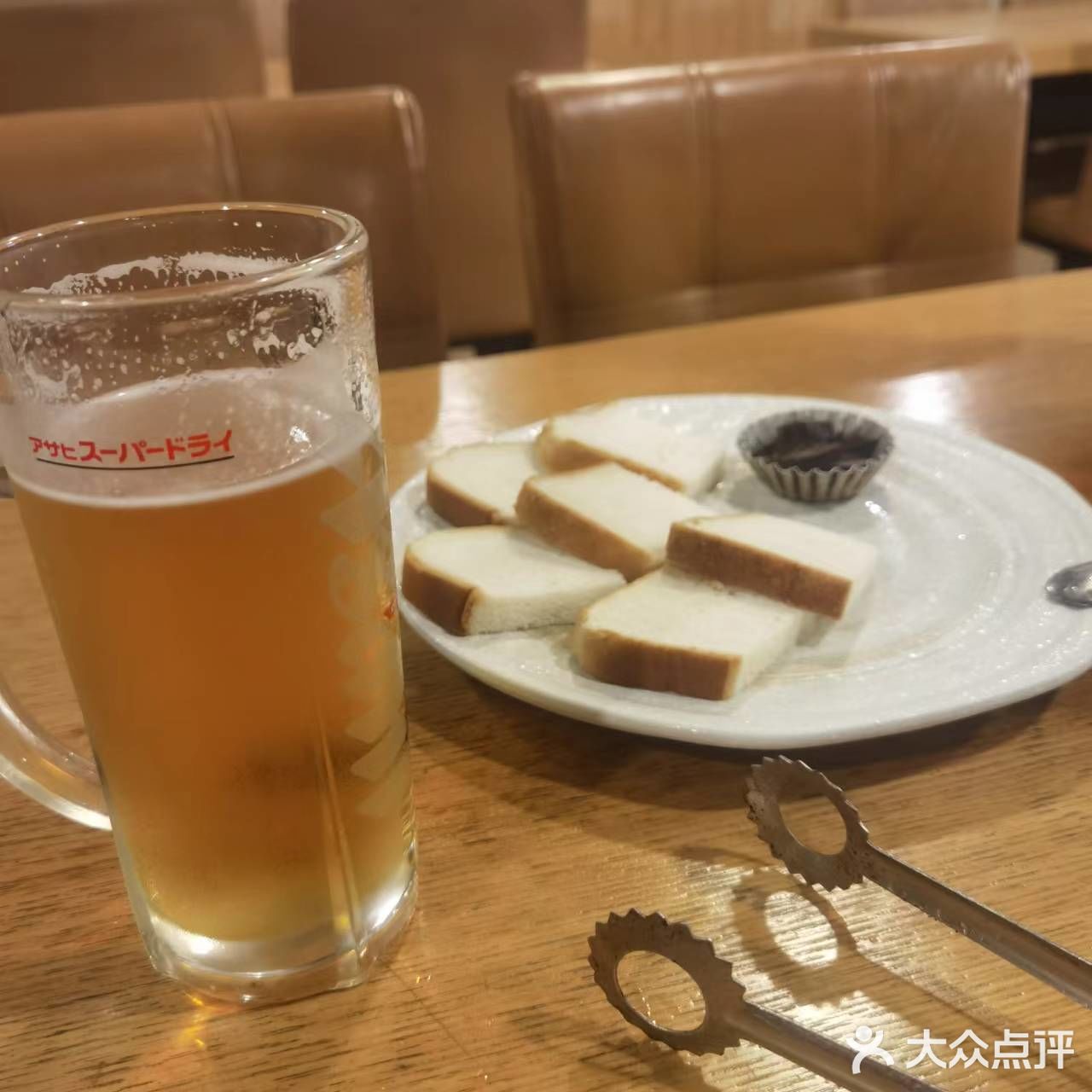 人很客气 包房是那种纯日式的榻榻米 感觉十足!