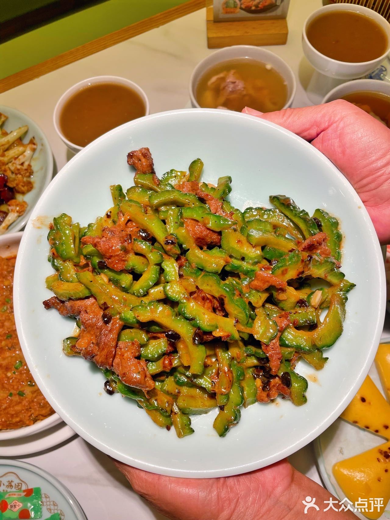 开饭了！今晚吃粤菜大餐😃😃