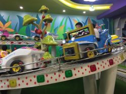 -维佳童话镇演出现场(徐东店)