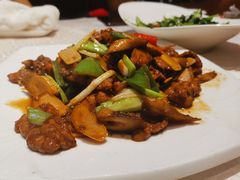 鸡腿菇爆黄牛肉-徽湘印巷(南开店)