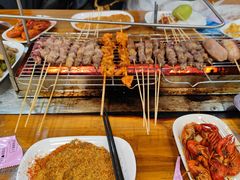 -哈尔滨小酒馆·鲜肉现穿自助烧烤(康新花园店)