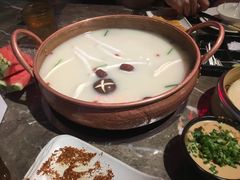 -三人行骨头王火锅(长寿店)