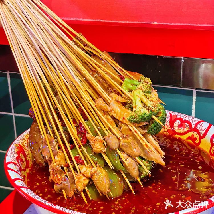 重庆洪崖洞旁平价串串店🍢小吃超多，人均40