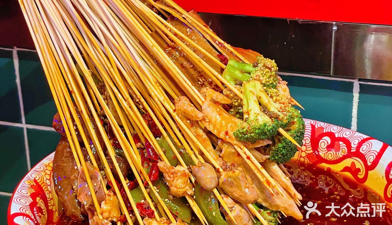 重庆洪崖洞旁平价串串店🍢小吃超多，人均40