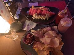 -FOUR PLAY BAR