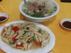 萝卜炖肘子-荣生萝卜汤饭店