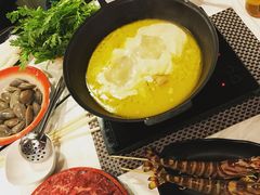 -鲜入围煮花胶鸡海鲜火锅