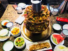 -沪小二炭火蛙锅(淮海中路美食不夜城店)