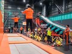 -极限PLAY运动娱乐新世界·团建派对表演休闲馆·室内高空游乐园