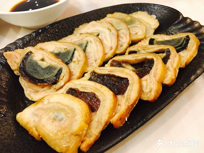 屏东万峦台式料理夜市小吃皮蛋鸭卷图片