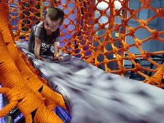 -嗨翻Hi-Fun竞技主题乐园·蹦床亲子生日轰趴(国光1937店)