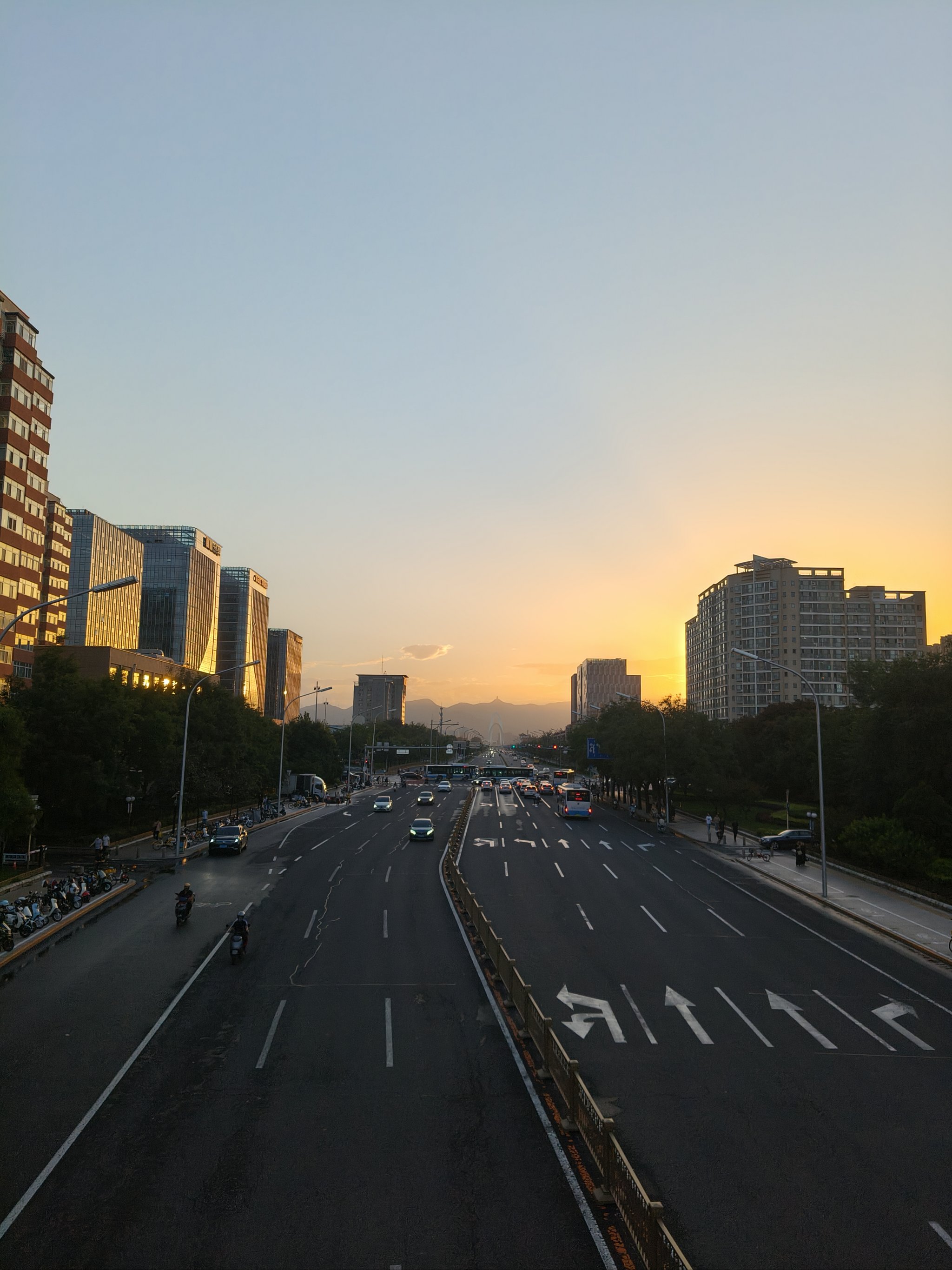 城市里的黄昏美景