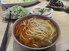 -亮亮面馆(经六路店)