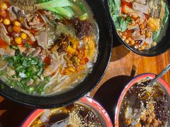 -爆炸头阿姨小四川正宗川味小吃(无任何分店)