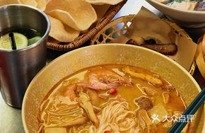 Nonyang Laksa Shrimp and Chicken Noodles