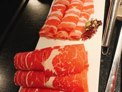 严选牛双拼-捞王猪肚鸡火锅(财富中心店)