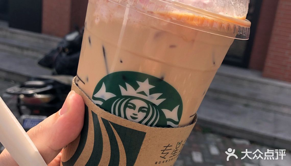 樱桃拿铁,拿铁不算很苦也不甜,比较适合我