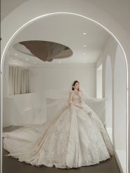 -艾米丽婚纱礼服