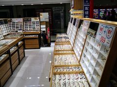 -美式眼镜·授权蔡司.依视路.尼康.豪雅.明月(人民广场店)