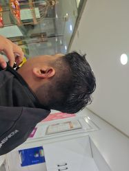 -镁连社·美联社