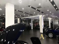 -上海星瀚奔驰4S店(长寿路店)