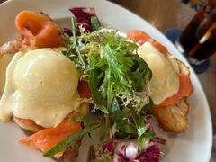 熏三文鱼班尼迪克蛋-ROAST coffee & eatery