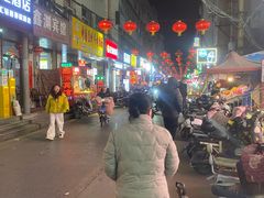 -许西美食一条街