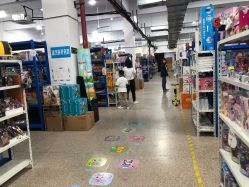 -逝水玩具折扣店