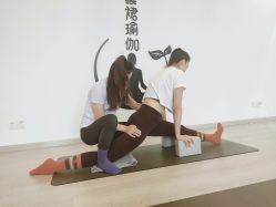 -小黑裙瑜伽·普拉提