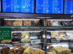 面包甜点陈列柜-护国寺小吃店(阜成门桥店)