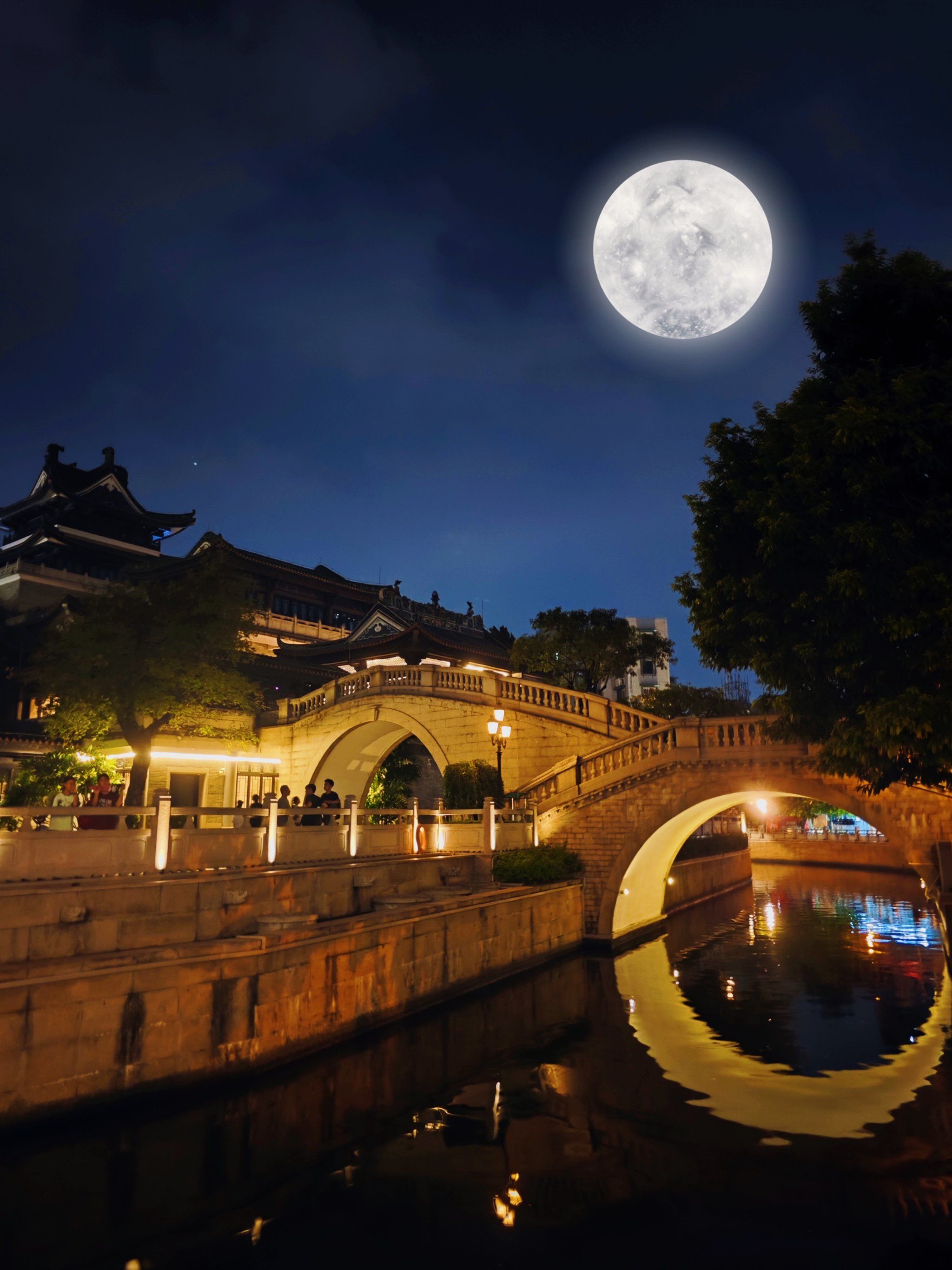 天上月圆,人间月半,月月月圆逢月半