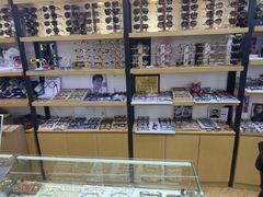 -三叶眼镜城批发市场(上海火车站店)