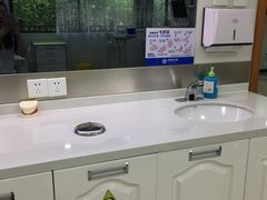 -茂菊口腔连锁(浦东南路店)