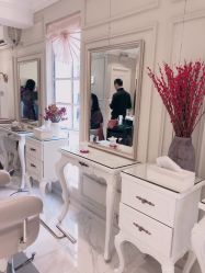 -e hair salon