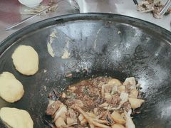 -粘豆包柴火铁锅炖
