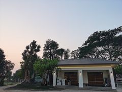 -Chom Cafe and Restaurant