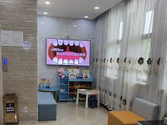 -茂菊口腔连锁(浦东南路店)