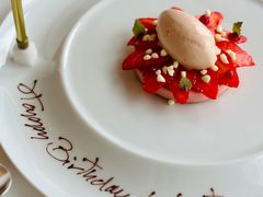 士多啤梨乳酪慕絲配士多啤梨雲呢拿雪糕-Caprice(香港四季酒店)