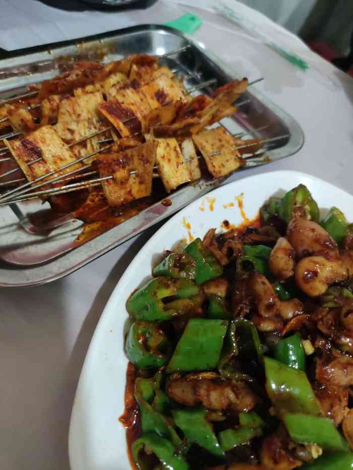 每次回韩城必刷民杨夜市不管冬夏先来一碗热气腾腾的老九羊头肉饸络