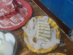 -洞庭洲·防空洞火锅·烧烤·铜锅涮肉(新百广场店)