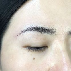 -一个差评成就的纹眉店
