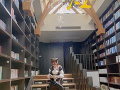 -钟书阁(松江泰晤士小镇店)