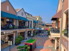 -王府井奥莱临潼小镇(临潼店)